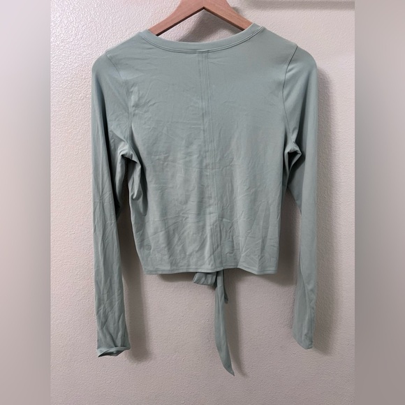 Lululemon Time to Restore Cropped‎ Tie Long Sleeve Shirt Preppy Athleisure - Picture 3 of 9